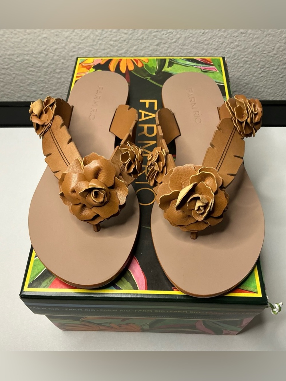 Farm Rio Tan Blooming Flat Sandal Size US8 / EU38 NIB - Picture 2 of 6